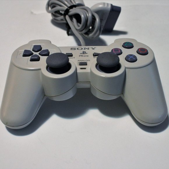 Dual Shock Controller in Gray - PlayStation - Picture 1 of 7